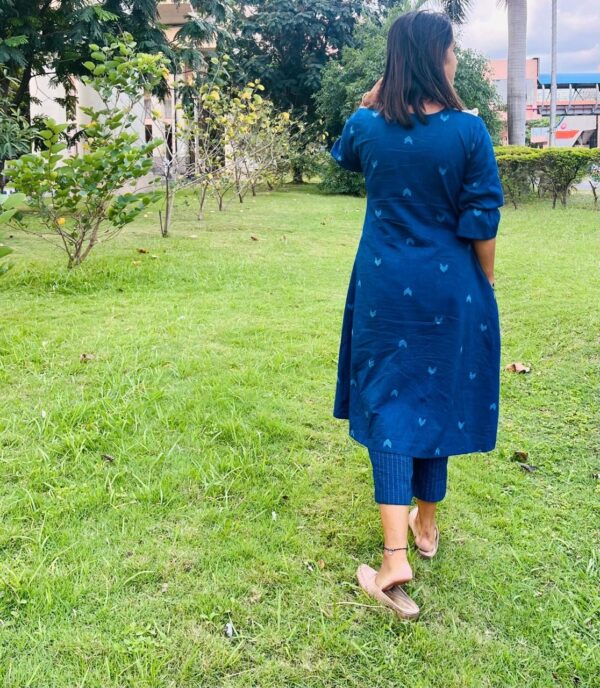 JAMDANI BUTA HAKOBA PETER PAN COLLAR KURTI WITH STRIPED PANTS - Image 3
