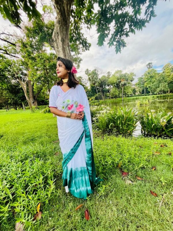 TIE AND DYE KATHA STITCH LOTUS SAREE WITH KATHA STITCH LOTUS BLOUSE - Image 2