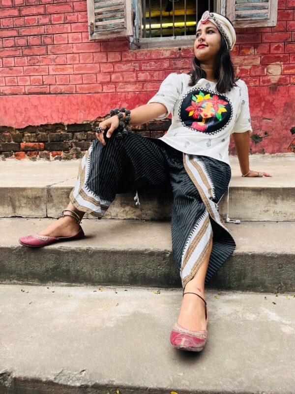 HAND-PAINTED JAMDANI TOP WITH DHUTI PANT - Image 4
